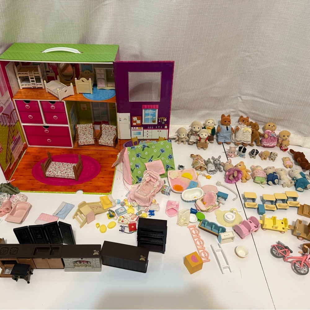 Calico Critters lot figures,furniture,accessories,etc